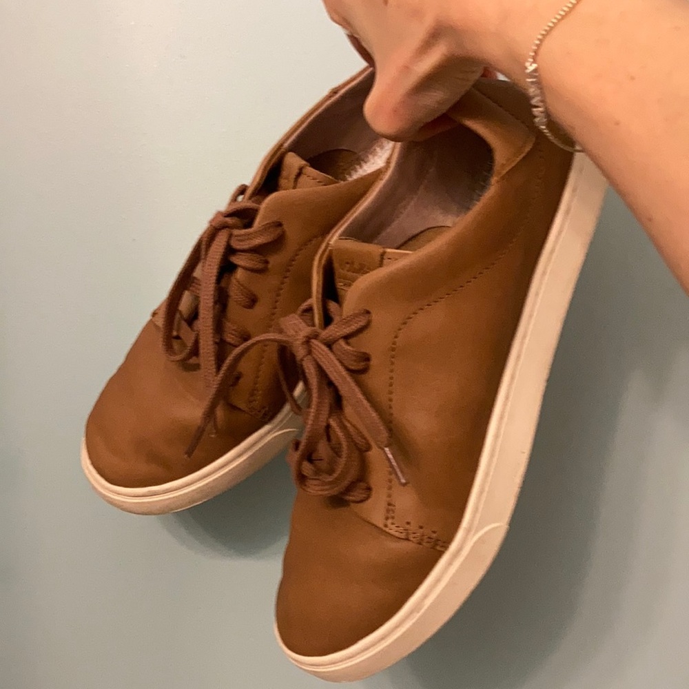 Olukai tan leather sneakers Pehuea Lī ‘Ili 9.5